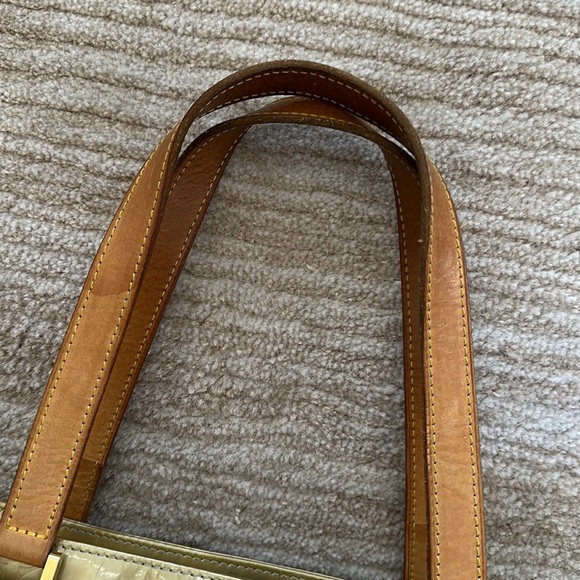 Louis Vuitton Monogram Vernis Houston Shoulder Bag - Picture 4 of 15